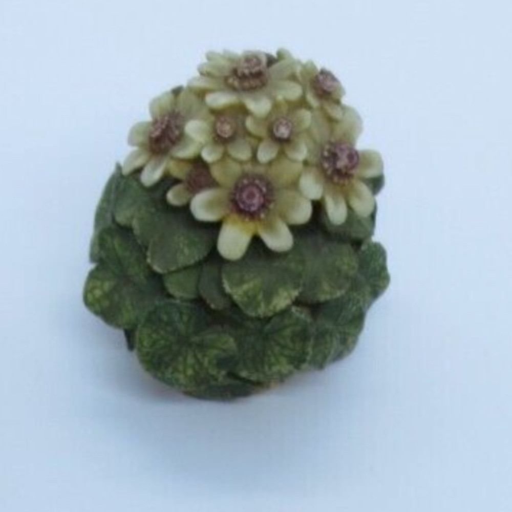 Harmony Kingdom Pot of Marigolds Trinket Box